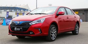5分钟了解49项配置升级的2017款秦EV300