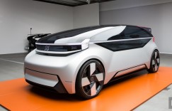 外观造型极具科技感 沃尔沃360C概念车发布