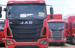 纵横驰骋运输行业25年，倪师傅独爱格尔发四缸载货车