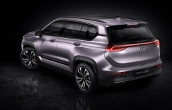 宝骏全新一代SUV内饰官图发布 星舰环抱式座舱设计