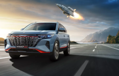 回家过年开啥车，东风风神全新AX7马赫版有里有面不二之选