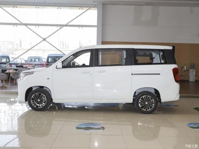 东风小康 风光380 2022款 1.5L 舒适型客车(钢板弹簧)5座